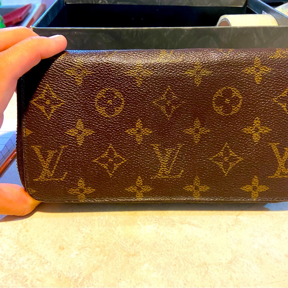 VINTAGE LOUIS VUITTON WALLET